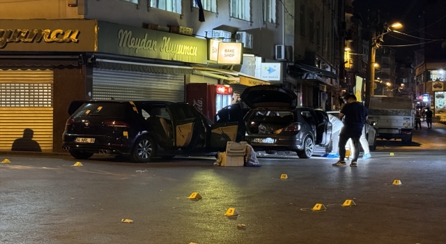 Küçükçekmece’de araçtan silahla ateş açılması sonucu 2 kişi yaralandı 