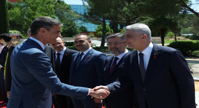 Cumhurbaşkanı Erdoğan, İspanya’da Moncloa Sarayı’nda resmi törenle karşılandı