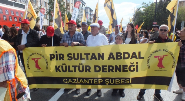 Sivas olaylarında hayatını kaybedenler kentte düzenlenen programda anıldı