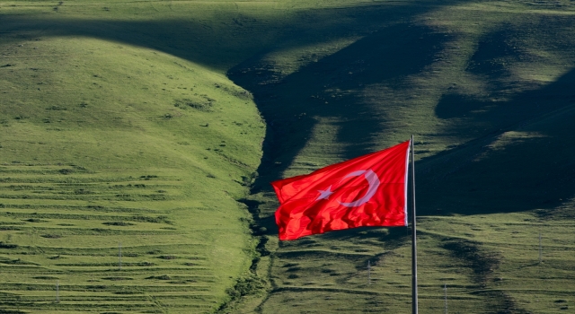 Ardahan’da ”Atatürk silüeti”nin oluşumu görüntülendi