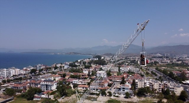 Fethiye’de tatilciler ”bungee jumping” ile adrenalin yaşıyor