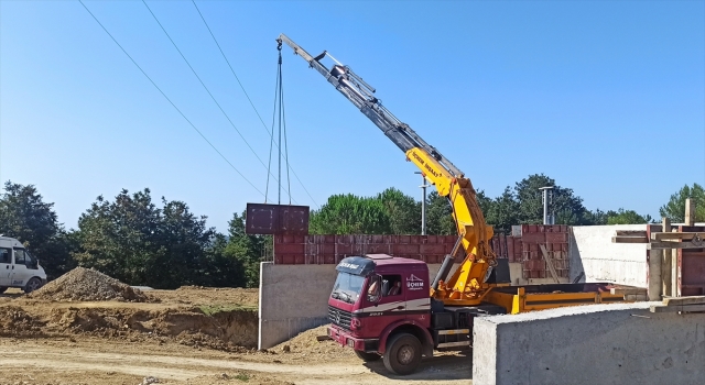 Kocaeli’de vincin elektrik teline temas etmesi sonucu 2 işçi yaralandı