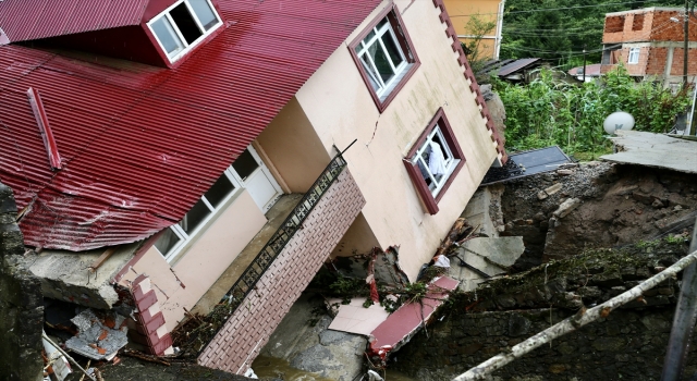 GÜNCELLEME Giresun’da sağanak nedeniyle bir ev yan yattı, su baskınları oluştu
