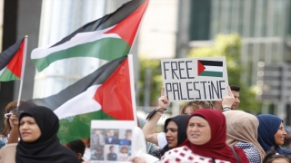 Almanya’da İsrail’in saldırısı altındaki Gazze ile dayanışma gösterisi yapıldı