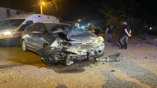 Düzce’de otomobil ve cipin çarpıştığı kazada 4 kişi yaralandı