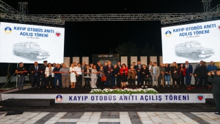 KKTC’de Rumların şehit ettiği 11 Türkü taşıyan ”Kayıp Otobüs”ün anıtı açıldı
