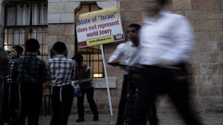 Ultra Ortodoks Yahudiler Batı Kudüs’te Siyonizm karşıtı yürüyüş düzenledi