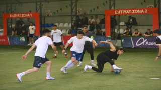 Azerbaycan’daki Türk öğrenciler, ”İki Kahraman, Bir Turnuva” futbol turnuvasında mücadele etti